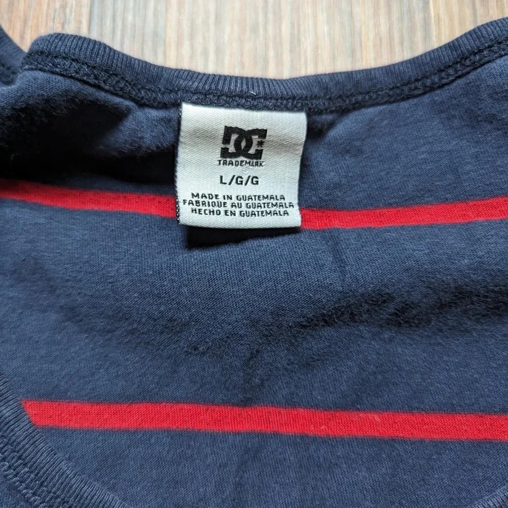 Y2K DC men's size medium tank top red and navy striped - Picture 3 of 7
